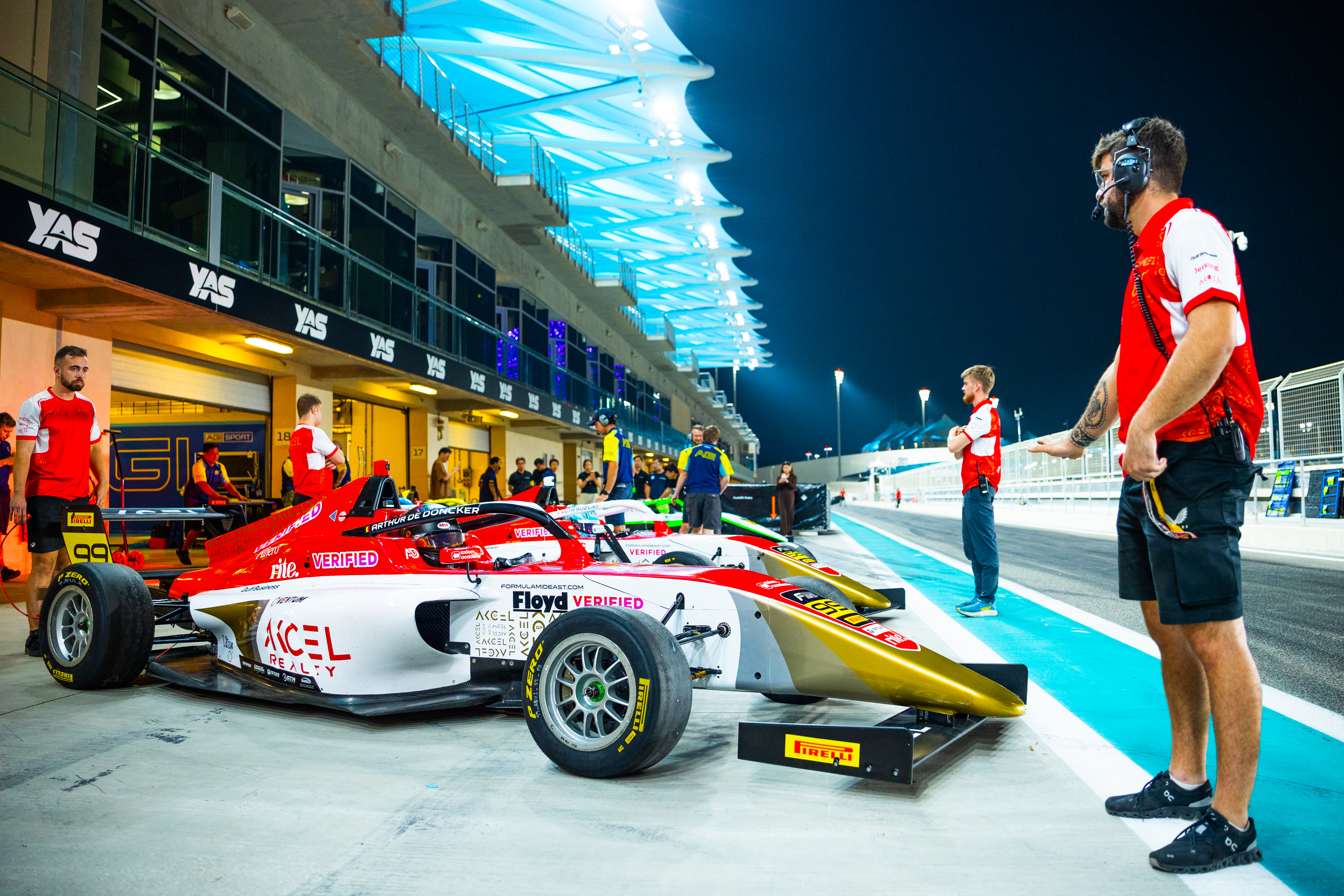 Pit lane — Yas Marina