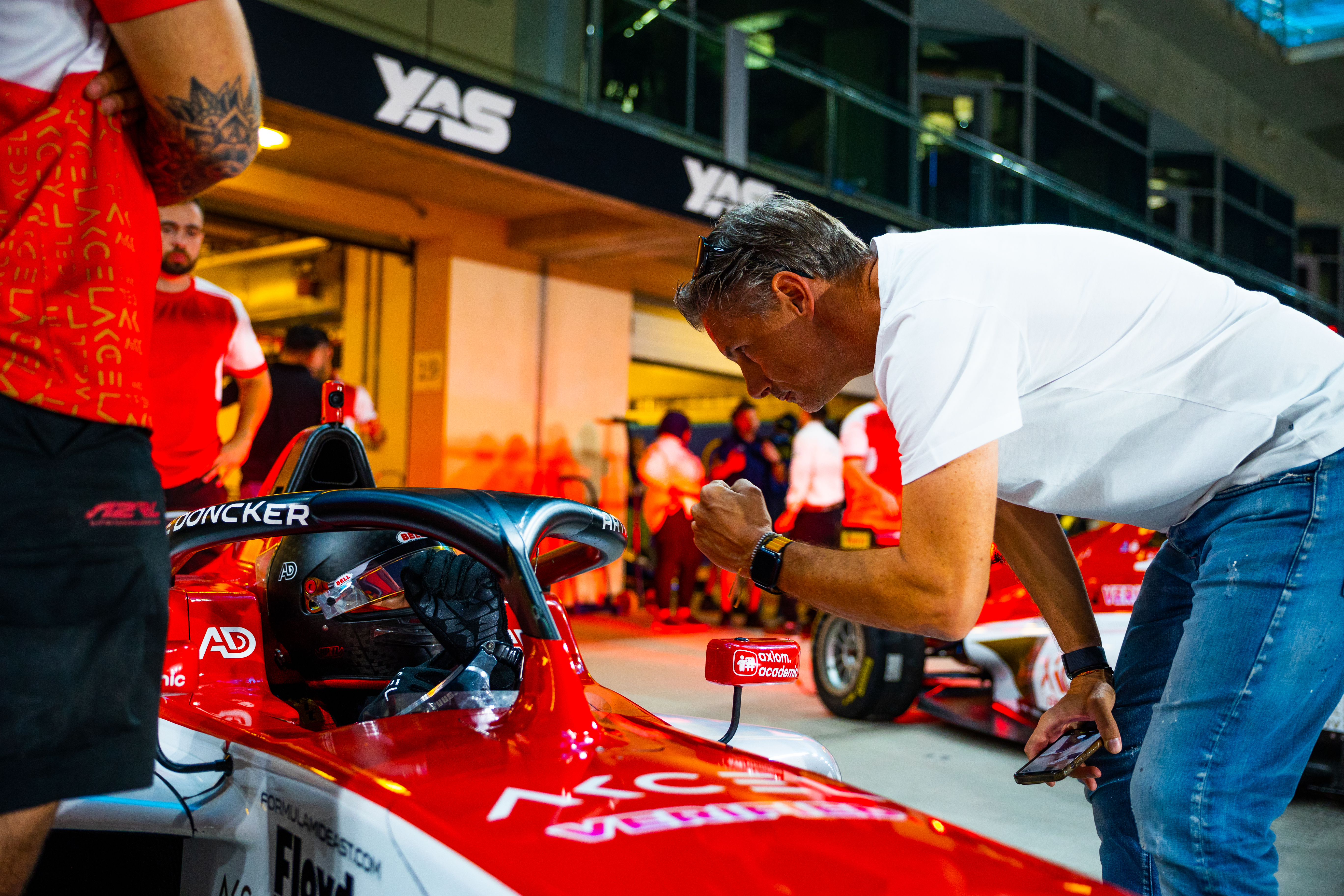 F4 Yas Marina pit