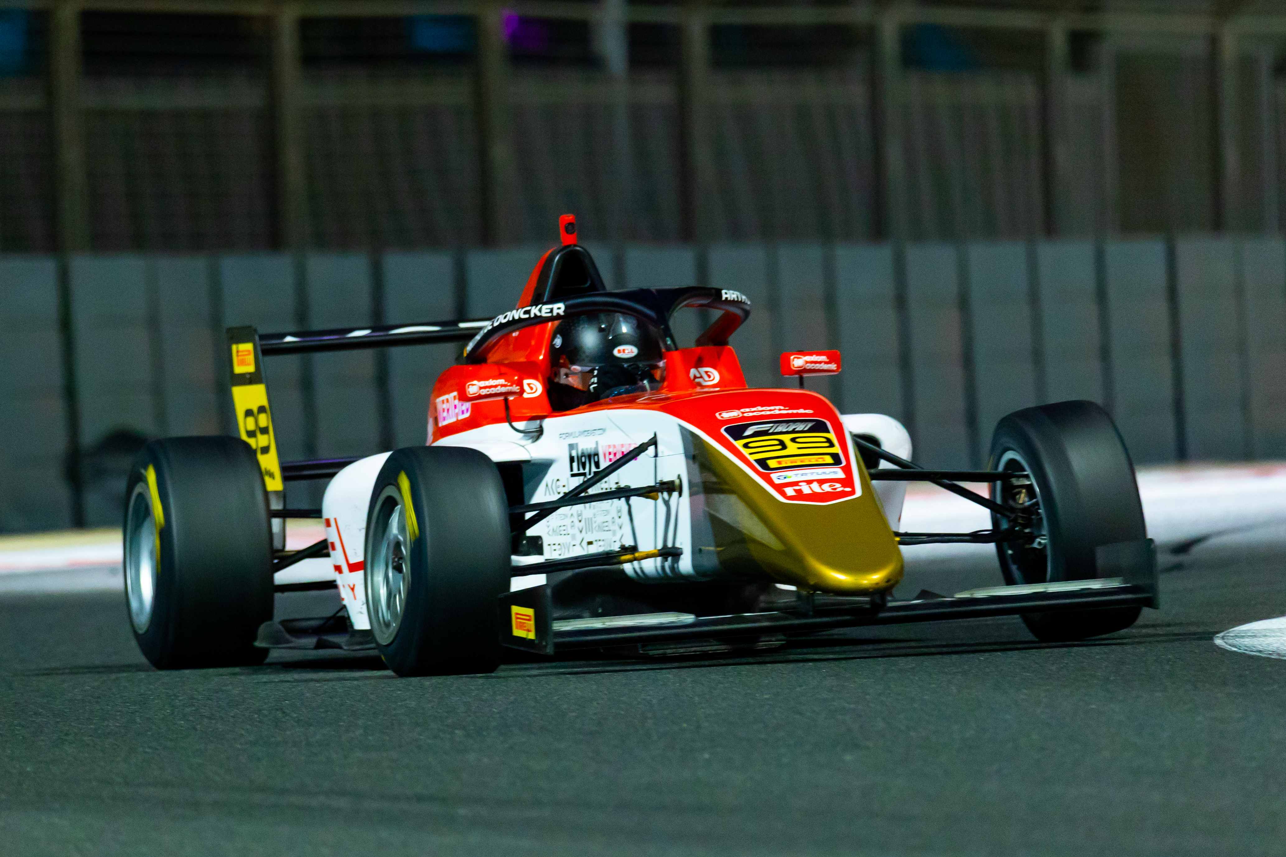 F4 race action
